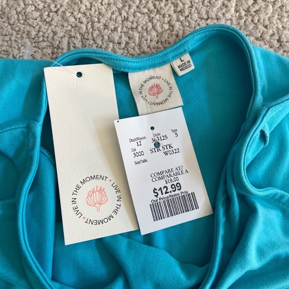 🌸 Live in the Moment 🌸 cropped tank - Picture 3 of 5